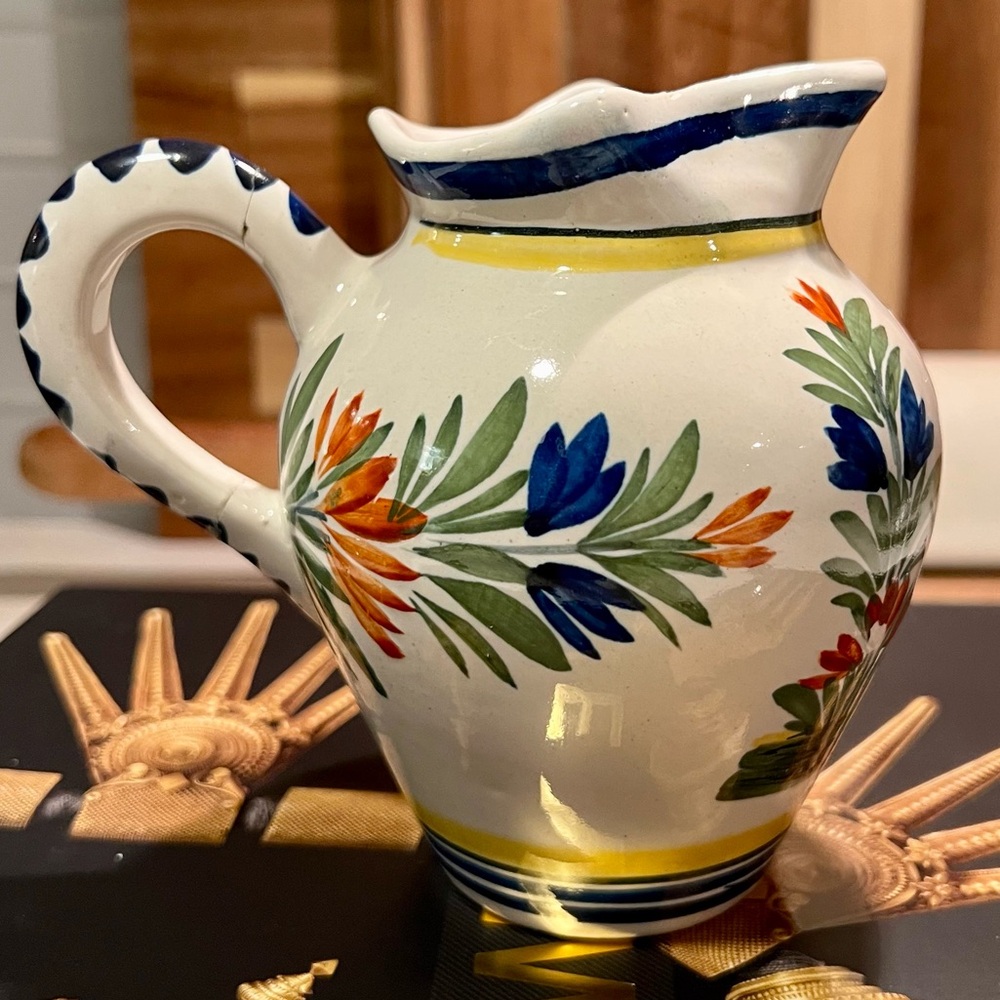 Henriot Quimper French Faience Pitcher Hand-Painted France 1986 Vintage - Picture 3 of 10